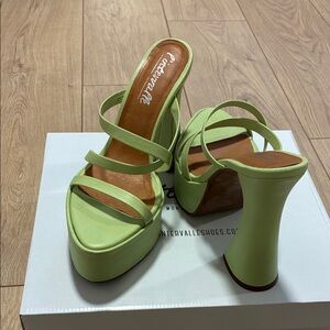 L'INTERVALLE Light Green Strappy Platform Heels